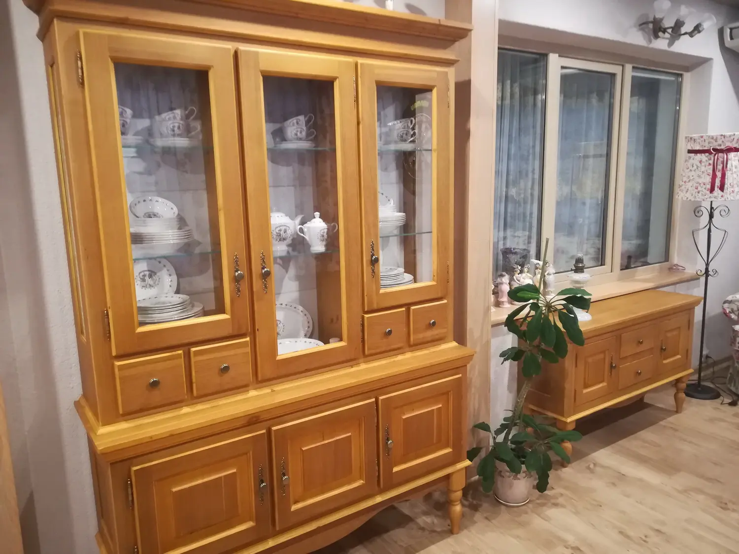 Сервант Валенсия 2-51 сосна