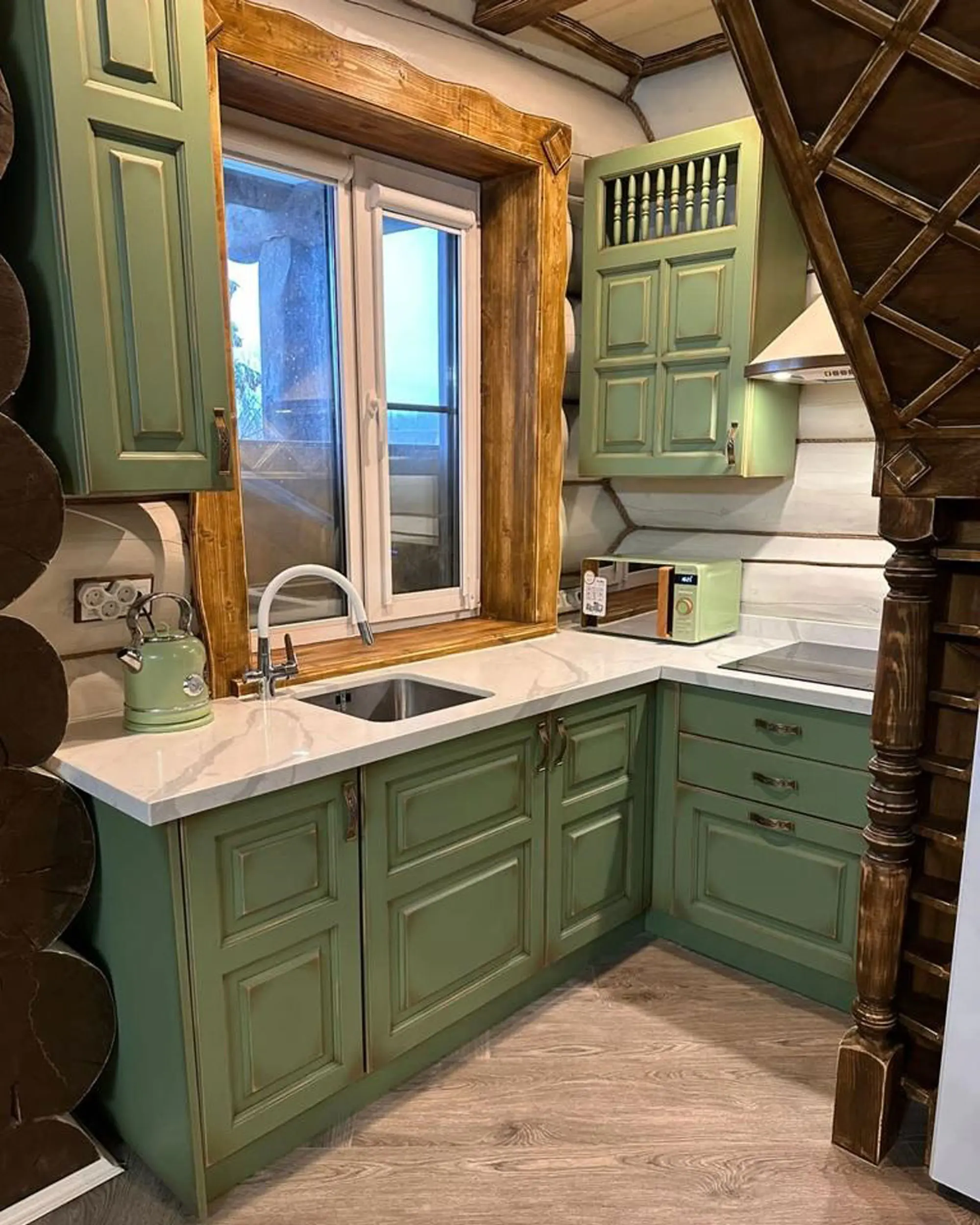 Кухня массив сосны Оливия (цена за п/м)