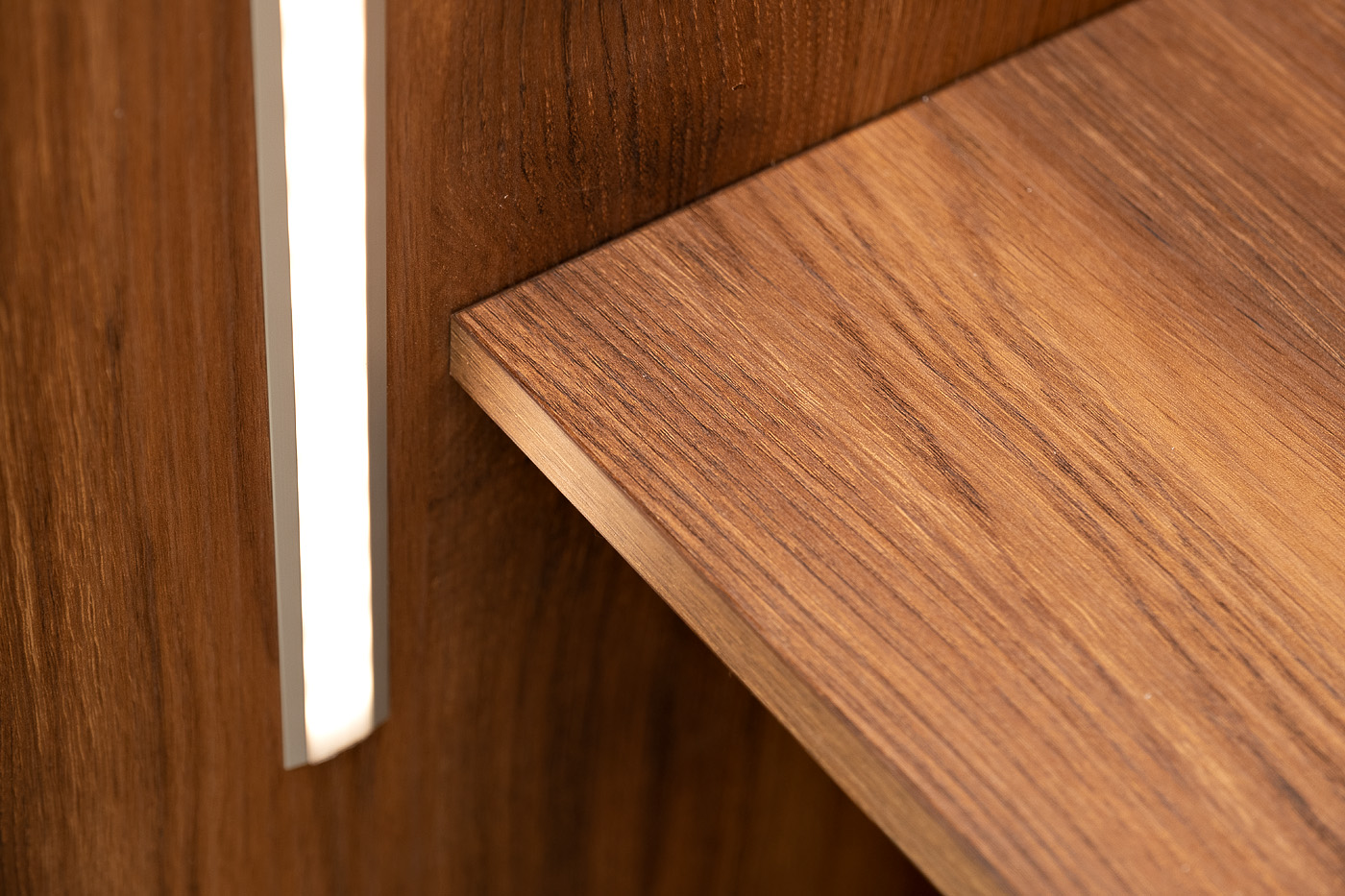 GD-10010-2 Шкаф Alto пенал c полками,цвет дуб Барокко, дверце стекло 50*57*228.5см