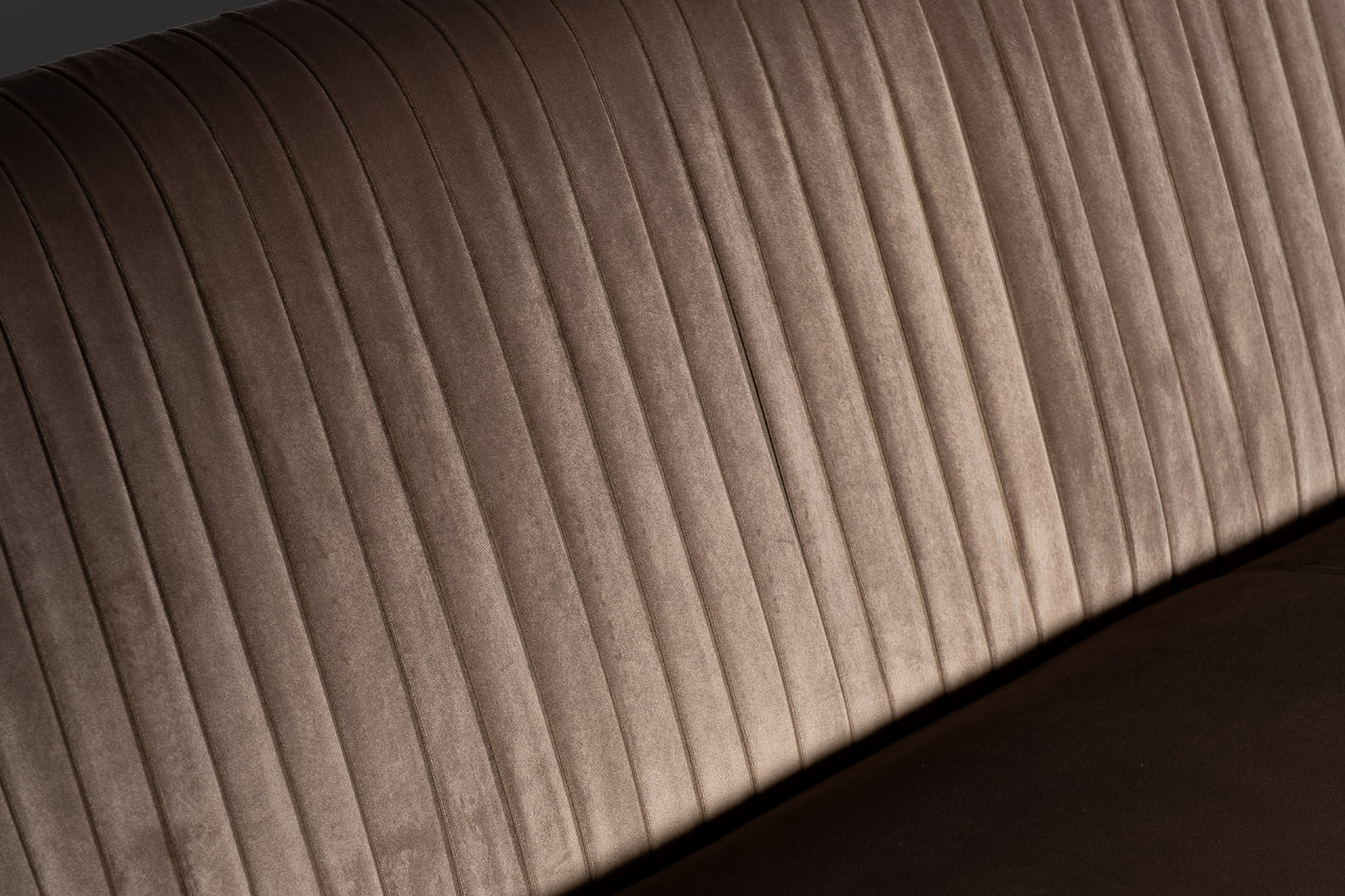 87YY-1890-3 BRN Диван трехместный, велюр серо-коричневый