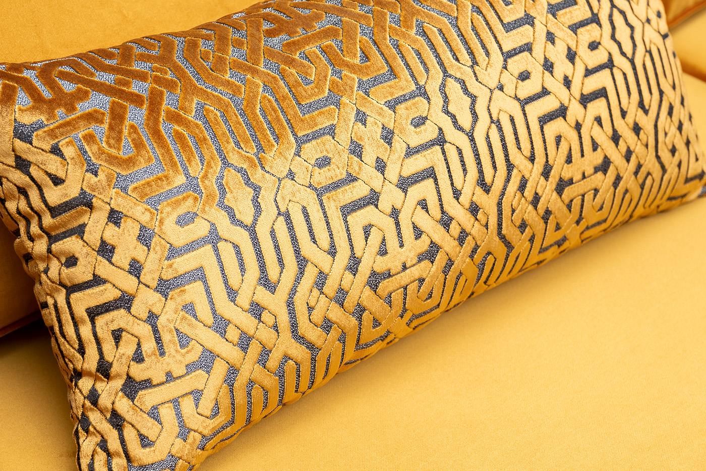 Диван Trevi 230М(К) трехместный раскладной с кантом, оранж Velv ORANG + Lattice ORANG