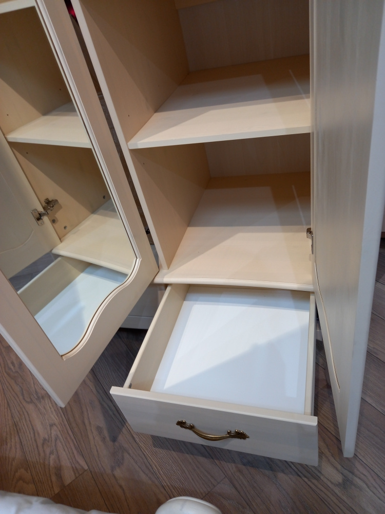 Шкаф 3 ящика ЛеБо 3-дверный с зеркалом